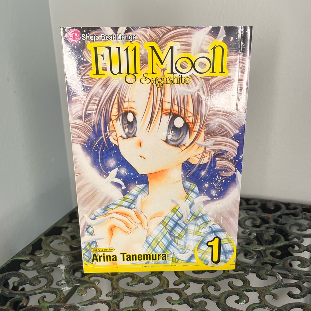 📘3 for $20 Manga DEAL!📘 SHOJO BEAT MANGA
Full Moon by Arina Tanemura #1